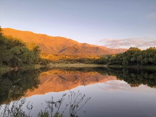 湖畔夕照 山水相映成趣