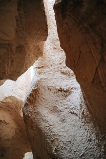 洞穴内奇特的石笋景观