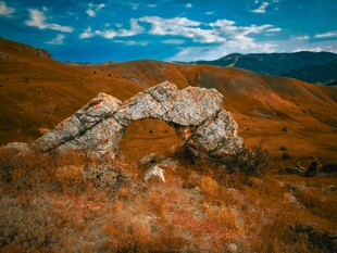 山间奇特岩石景观