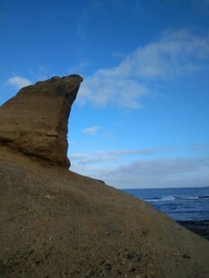 海边独特造型的岩石景观