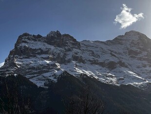 巍峨雪山 蓝天相伴