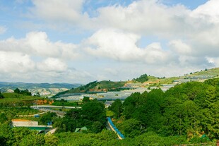 青山绿水间的美丽风光