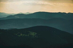 壮丽山峦 晨光下的自然美景