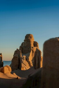  漠中的古老神秘石群