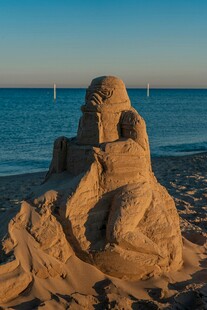 海边精美沙滩雕塑作品