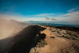 壮丽山间小道风景