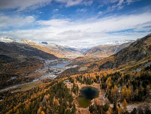 秋日山谷壮丽风光