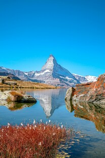 马特洪峰下的美丽湖景