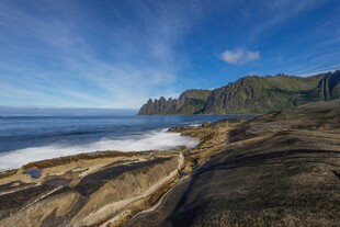 海岸风光 嶙峋礁石伴碧海