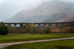 山间高架桥 秋景如画