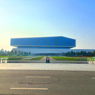 现代蓝色建筑外观展示