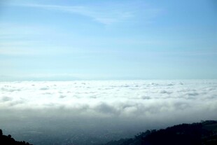 高山云海壮丽景观