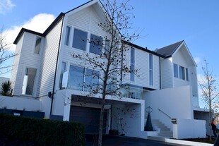 现代风格白色独栋别墅