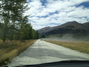 公路延伸向远方美景