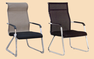 两把简约现代风格休闲椅