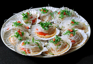 美味蒜蓉粉丝蒸扇贝