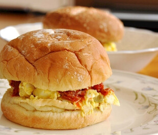 美味鸡蛋培根汉堡