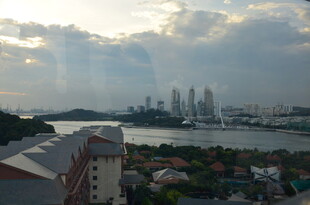 城市河畔天际线景观