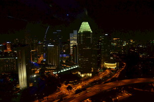 城市璀璨夜景俯瞰图