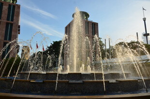 城市中的喷泉景观