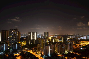 城市璀璨夜景俯瞰图