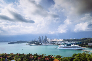 海滨城市美丽风光远眺