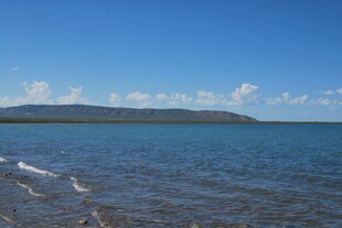 海边风光 辽阔水域与远山