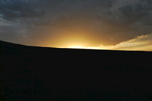 黄昏时分的壮丽天空景观