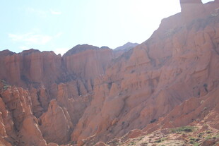 壮丽红山峡谷景观