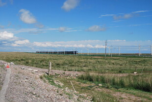 田野间的开阔风景