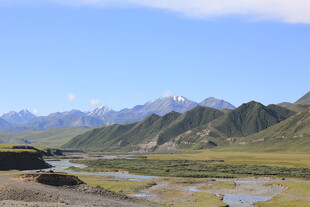 壮美山间河谷风景