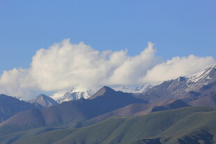 雪山云海壮丽自然风光