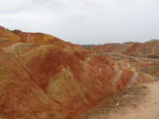 七彩斑斓的壮丽丹霞地貌