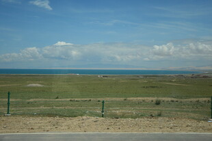 草原远景 蓝天白云绿地