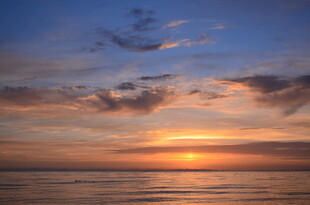 海上绝美日落景观