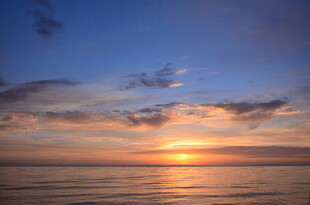海上壮丽日出美景