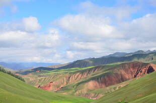 壮美多彩的山地草原景观