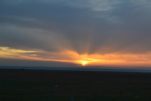 日落时分的壮丽天空景观