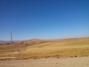 广袤荒原蓝天景色