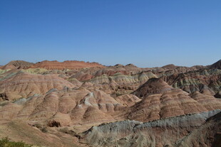七彩斑斓的壮丽丹霞地貌