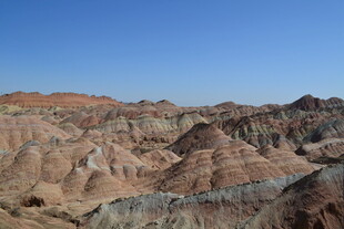 七彩斑斓的壮丽丹霞地貌