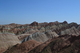 七彩斑斓的壮丽丹霞地貌