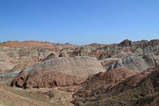 七彩斑斓的壮丽丹霞地貌