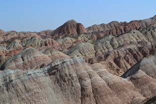 七彩斑斓的丹霞地貌景观