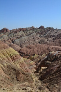 七彩斑斓的丹霞地貌景观