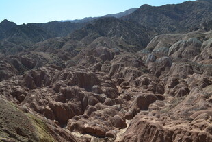 壮丽嶙峋的山地景观