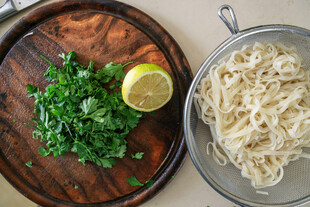 柠檬欧芹与面食