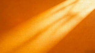 暖色调光束光影效果画面