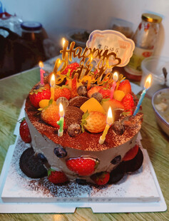 生日蛋糕插蜡烛