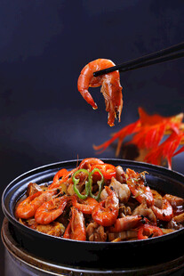 香辣虾蛙煲诱人瞬间